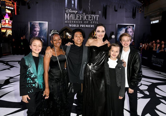 Phát sốt thảm đỏ Maleficent 2: 5 người con lớn phổng phao bên Angelina Jolie, Elle Fanning lộng lẫy như công chúa - Ảnh 5.