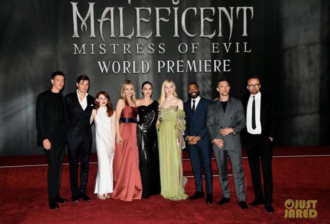 Phát sốt thảm đỏ Maleficent 2: 5 người con lớn phổng phao bên Angelina Jolie, Elle Fanning lộng lẫy như công chúa - Ảnh 9.