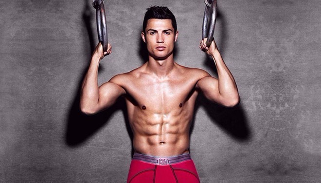 Ronaldo bất ngờ tiết lộ bí quyết lột xác từ cò hương sang body cực phẩm, kỷ luật là thế nhưng cũng không thể kìm lòng trước món này - Ảnh 5.