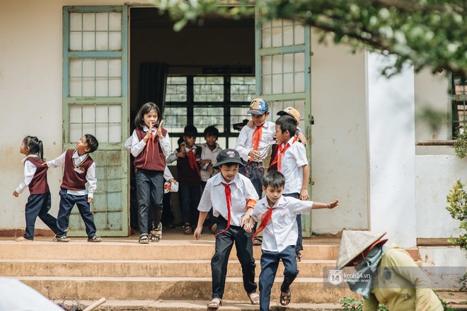 Góc sân trường bừng sáng tiếng cười học trò - Điều kỳ diệu trong hành trình của “nắng” - Ảnh 2.