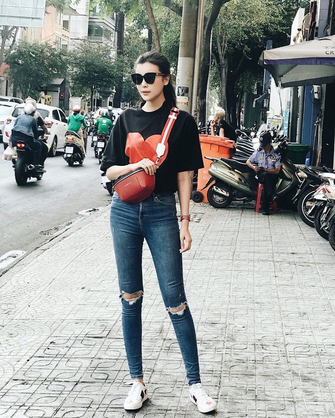 Style ngo&agrave;i đời của mợ Hai (Tiếng S&eacute;t Trong Mưa): Tươi trẻ, sexy c&oacute; cả nhưng ấn tượng nhất l&agrave; những m&agrave;n khoe ch&acirc;n si&ecirc;u nuột - Ảnh 15.