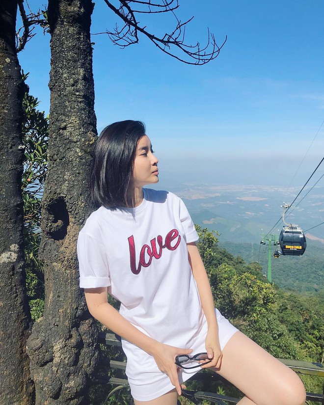 Style ngo&agrave;i đời của mợ Hai (Tiếng S&eacute;t Trong Mưa): Tươi trẻ, sexy c&oacute; cả nhưng ấn tượng nhất l&agrave; những m&agrave;n khoe ch&acirc;n si&ecirc;u nuột - Ảnh 5.