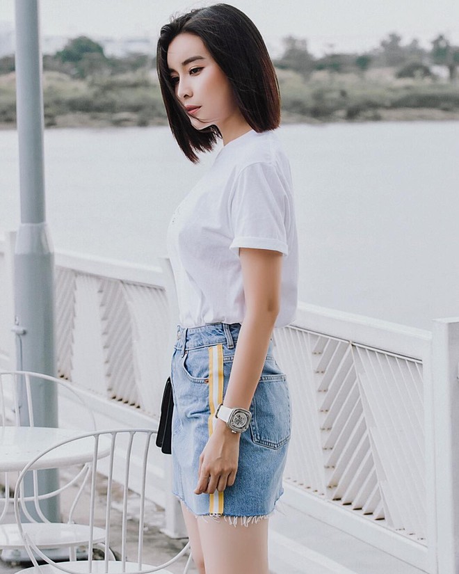 Style ngo&agrave;i đời của mợ Hai (Tiếng S&eacute;t Trong Mưa): Tươi trẻ, sexy c&oacute; cả nhưng ấn tượng nhất l&agrave; những m&agrave;n khoe ch&acirc;n si&ecirc;u nuột - Ảnh 8.