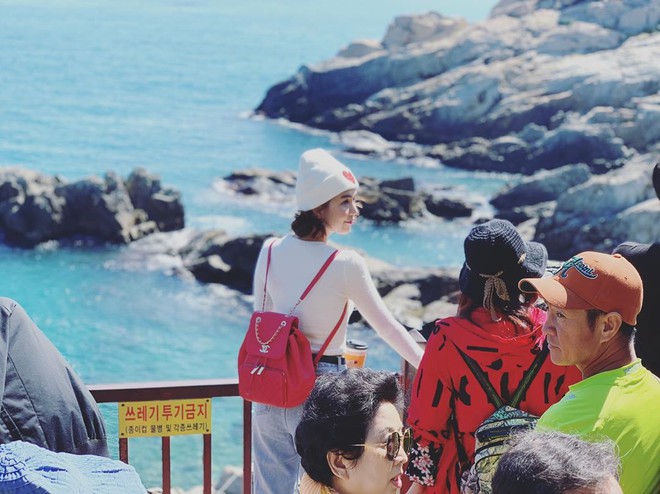 Đến Ngọc Trinh cũng “lực bất tòng tâm” vì tình trạng quá tải du lịch ở Hàn Quốc, muốn có hình đẹp phải chụp giữa “biển người”! - Ảnh 7.