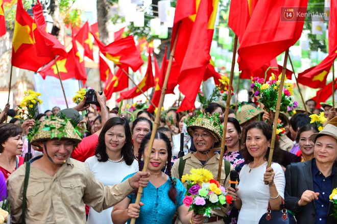 T&aacute;i hiện thời khắc đ&oacute;n đo&agrave;n qu&acirc;n chiến thắng trở về H&agrave; Nội 65 năm trước - Ảnh 6.