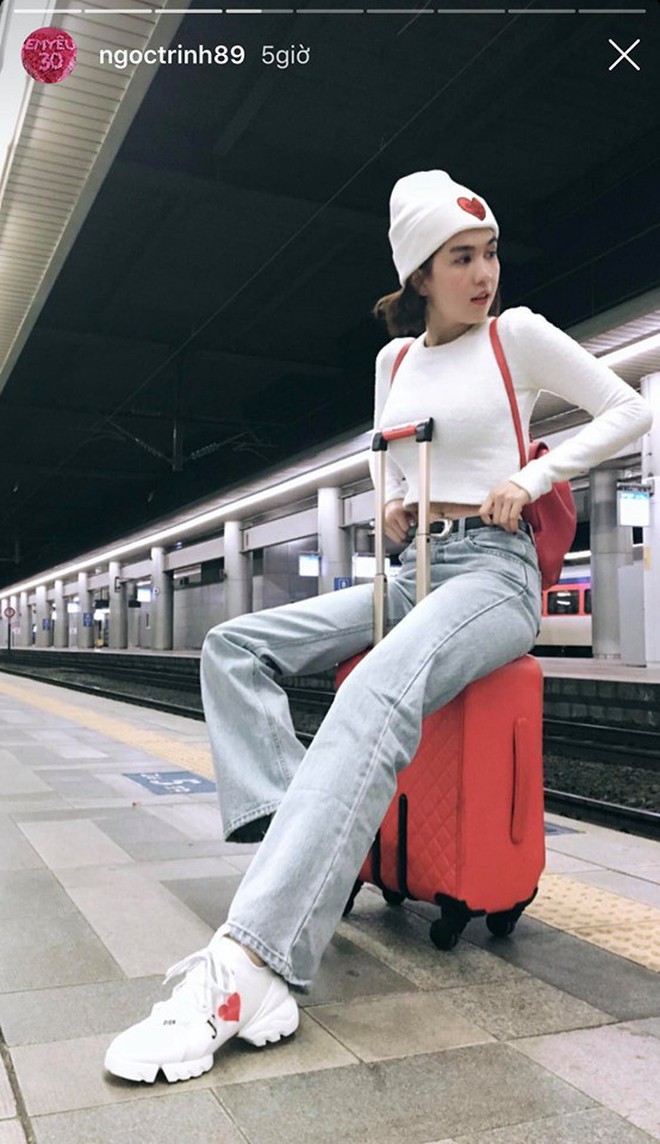 Đến Ngọc Trinh cũng “lực bất t&#242;ng t&#226;m” v&#236; t&#236;nh trạng qu&#225; tải du lịch ở H&#224;n Quốc, muốn c&#243; h&#236;nh đẹp phải chụp giữa “biển người”! - Ảnh 2.