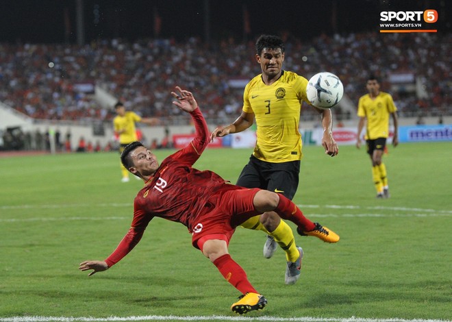 Không chỉ ghi bàn giúp Việt Nam thắng Malaysia, Quang Hải còn khiến đội bạn nể phục bởi hành động rất đẹp này - Ảnh 4.