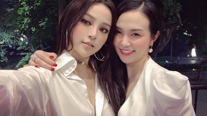 Showbiz thị phi, chơi th&acirc;n thế n&agrave;o? Mời xem hội c&aacute;c chị đẹp tr&ecirc;n bến dưới thuyền, c&oacute; nh&oacute;m chơi với nhau đ&atilde; 10 năm - Ảnh 1.