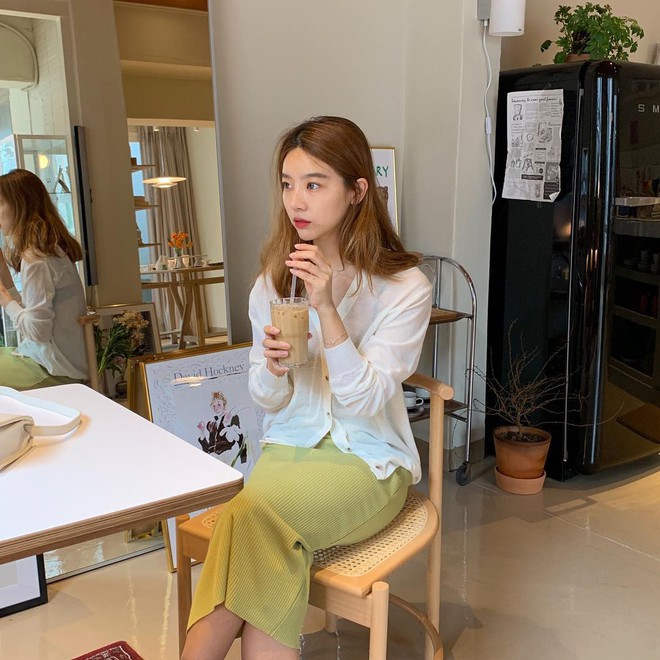Xanh quả bơ vừa nổi vừa lạ ch&iacute;nh l&agrave; gam m&agrave;u hot hit được hội s&agrave;nh mặc kết nhất l&uacute;c n&agrave;y, ngay cả sao H&agrave;n cũng m&ecirc; t&iacute;t  - Ảnh 11.