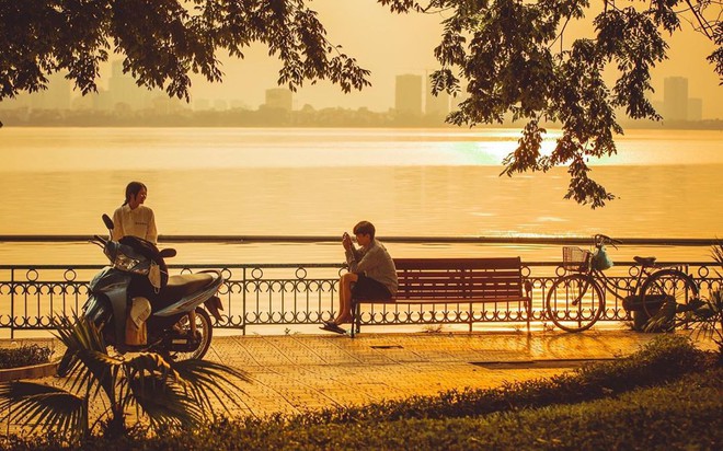 Ở Hà Nội bao năm mà chưa có hình check-in hoàng hôn ngược nắng đẹp như mơ ở hồ Tây thì thật uổng phí! - Ảnh 1.