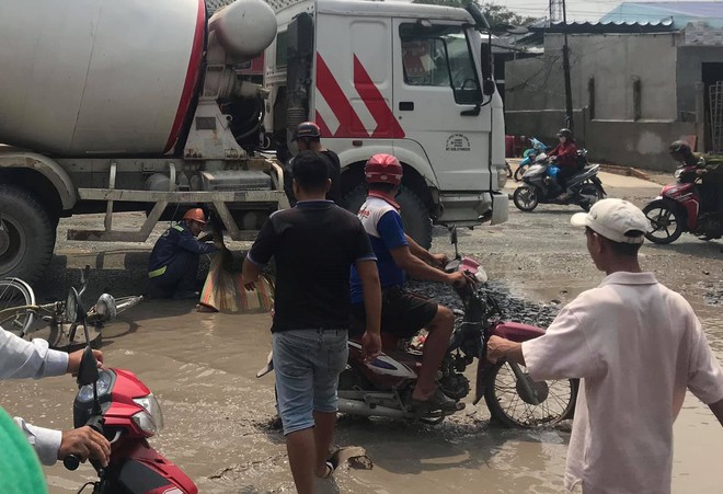 Mẹ bị tai nạn giao thông, các con đến hiện trường gào khóc: Về ăn cơm với con, mẹ ơi! - Ảnh 2.