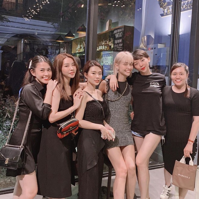 Showbiz thị phi, chơi th&acirc;n thế n&agrave;o? Mời xem hội c&aacute;c chị đẹp tr&ecirc;n bến dưới thuyền, c&oacute; nh&oacute;m chơi với nhau đ&atilde; 10 năm - Ảnh 14.