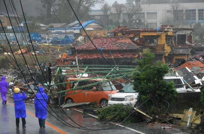Những hình ảnh thể hiện sức tàn phá kinh khủng của siêu bão Hagibis khi nó còn chưa chính thức đổ bộ vào Nhật Bản - Ảnh 11.