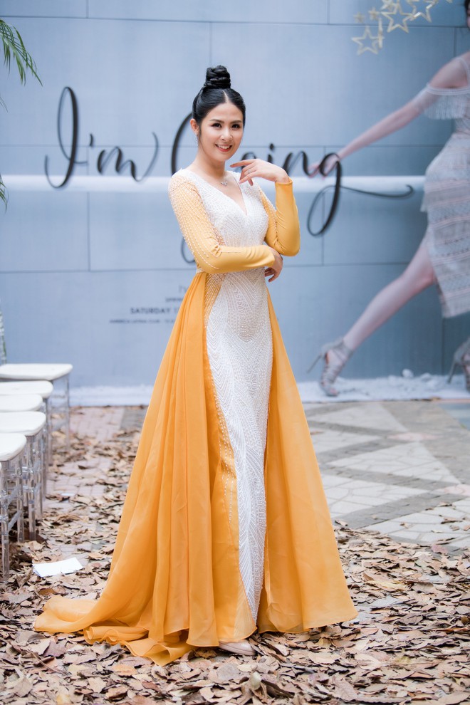 Lo bị nuốt chửng 3 v&ograve;ng, Mai Phương Thu&yacute; vận dụng triệt để chi&ecirc;u pose h&igrave;nh khi dự show quy tụ to&agrave;n Hoa hậu, &Aacute; hậu - Ảnh 4.