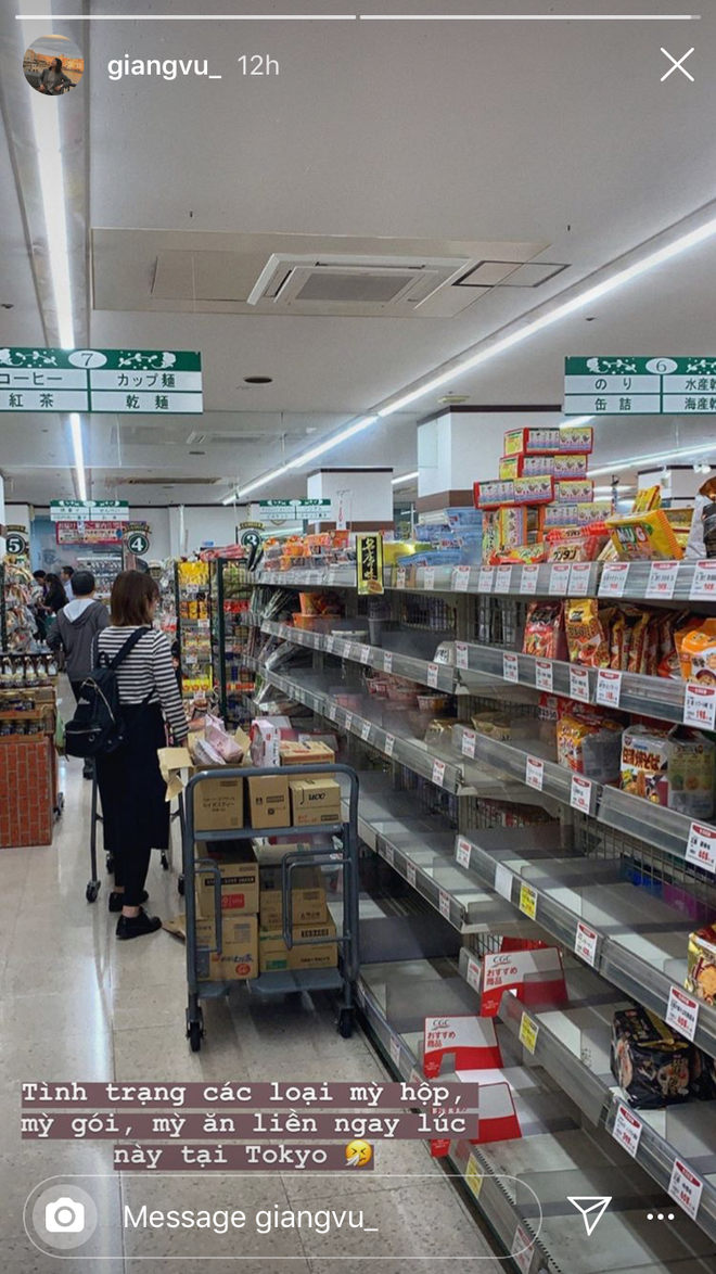 Siêu bão Hagibis quét qua Nhật: chưa bao giờ các siêu thị rơi vào tình trạng cháy hàng đến vậy, ai tích trữ được gì là tích trữ - Ảnh 2.