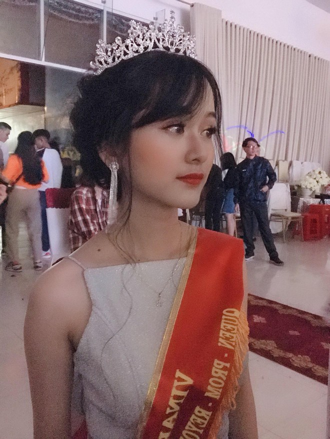 Nữ sinh Tôn Đức Thắng gây bão mạng xã hội bằng vẻ ngoài thanh thoát, chung quê với hoa hậu HHen Niê nhưng không muốn trở thành hoa hậu - Ảnh 3.