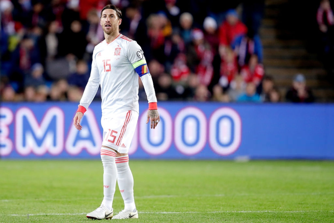 Bàn thua nghiệt ngã khiến chàng thủ quân điển trai Sergio Ramos kém vui trong ngày đi vào lịch sử bóng đá Tây Ban Nha - Ảnh 1.