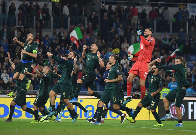 Dàn trai đẹp Italy vỡ òa sau chiến tích không tưởng ở vòng loại Euro 2020 - Ảnh 5.