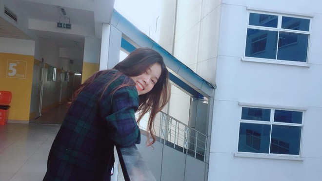 Nữ sinh HUTECH s&aacute;ng nhất m&ugrave;a quốc ph&ograve;ng năm nay, nh&igrave;n tho&aacute;ng qua c&ograve;n tưởng l&agrave; chị em song sinh với &ldquo;nữ thần lai&rdquo; Nancy - Ảnh 6.