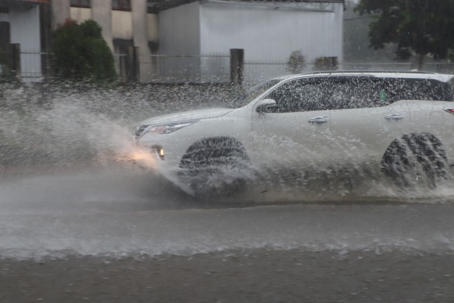 Mưa lớn kéo dài, hơn 100 nhà dân ở Bảo Lộc ngập sâu trong nước - Ảnh 3.