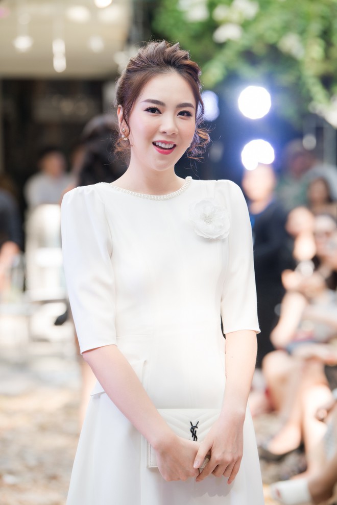 Lo bị nuốt chửng 3 vòng, Mai Phương Thuý vận dụng triệt để chiêu pose hình khi dự show quy tụ toàn Hoa hậu, Á hậu - Ảnh 13.