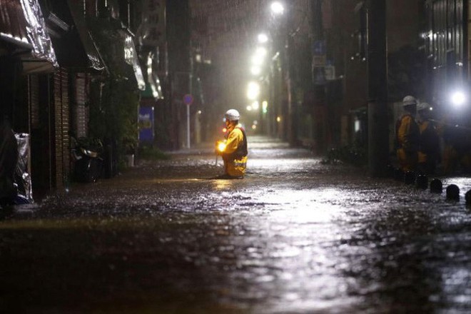 B&atilde;o Hagibis c&agrave;n qu&eacute;t Bắc Nhật Bản sau khi l&agrave;m &ldquo;t&ecirc; liệt&rdquo; Tokyo - Ảnh 1.