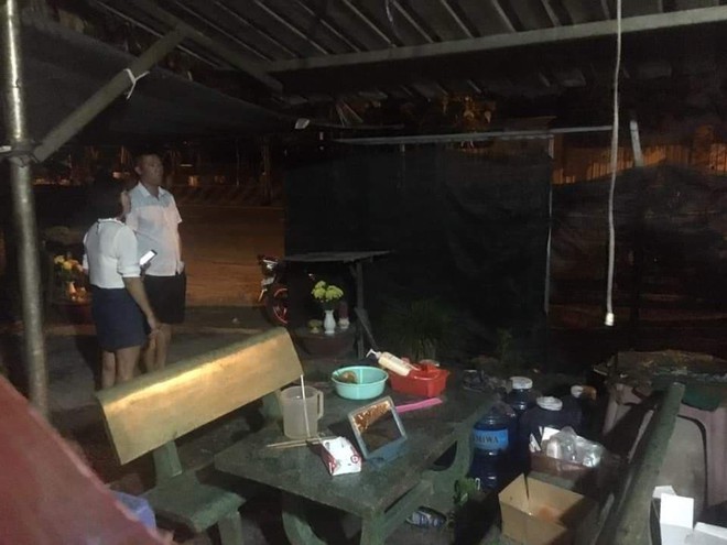 3 thanh ni&ecirc;n n&eacute;m bom xăng v&agrave;o qu&aacute;n c&agrave; ph&ecirc; ở B&igrave;nh Dương - Ảnh 1.