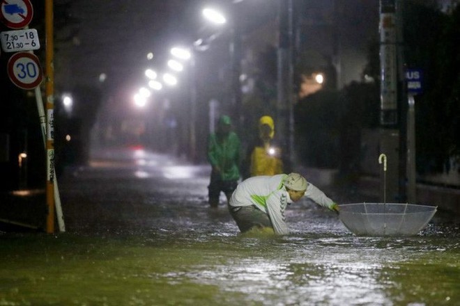 B&atilde;o Hagibis c&agrave;n qu&eacute;t Bắc Nhật Bản sau khi l&agrave;m &ldquo;t&ecirc; liệt&rdquo; Tokyo - Ảnh 3.
