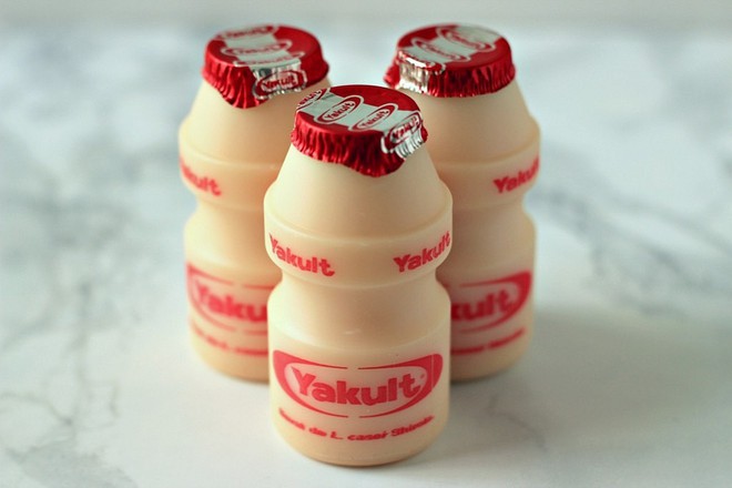 Mặc Yakult bán đắt như tôm tươi, người Nhật vẫn quyết giữ mẫu hộp bé tí “kém xinh” này là vì sao? - Ảnh 1.