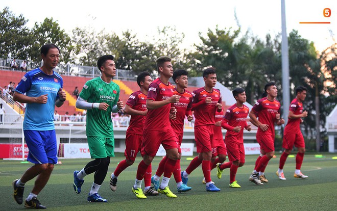 U22 Việt Nam đón tin không vui: Hoàng Đức dính chấn thương sau trận hòa 1-1 với UAE - Ảnh 1.