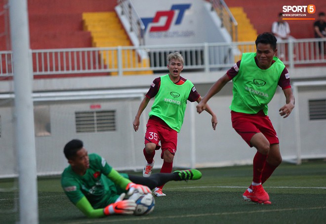 U22 Việt Nam đón tin không vui: Hoàng Đức dính chấn thương sau trận hòa 1-1 với UAE - Ảnh 10.