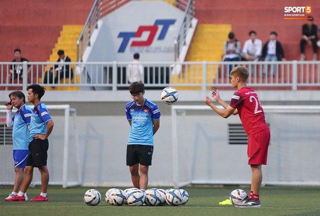 U22 Việt Nam đón tin không vui: Hoàng Đức dính chấn thương sau trận hòa 1-1 với UAE - Ảnh 6.