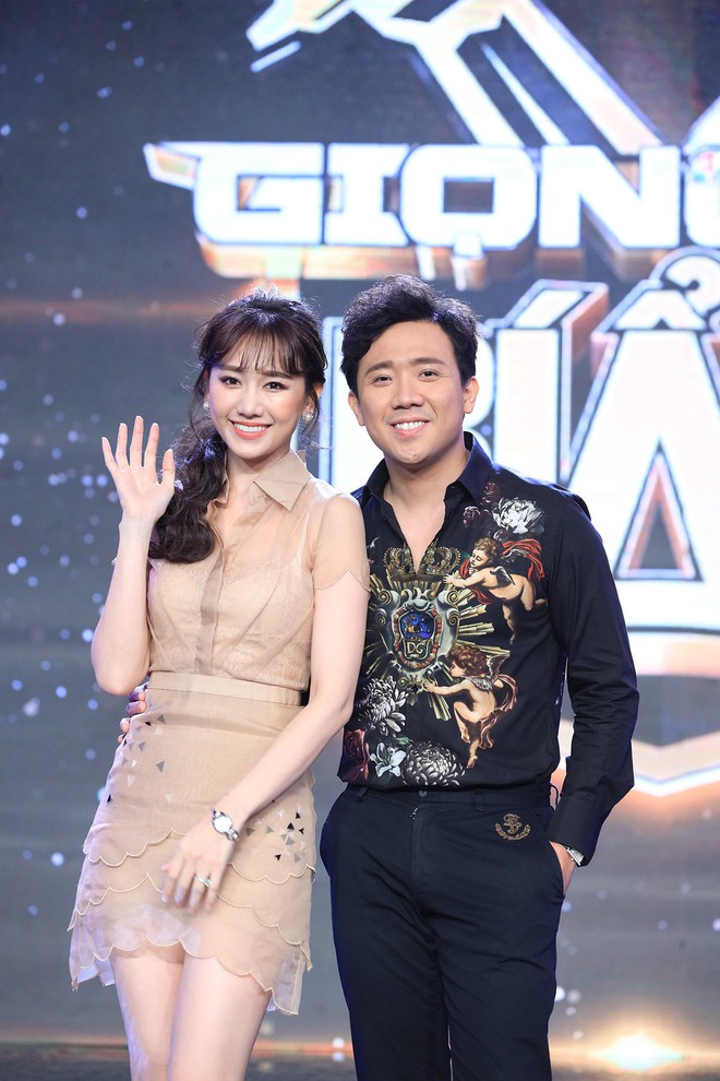 6 cặp đôi trai tài gái sắc của showbiz Việt: Đông Nhi là Á khoa, Ông Cao Thắng 12 năm học giỏi, Trấn Thành bị đuổi vì bận chạy show còn Hari luôn đứng đầu lớp - Ảnh 5.