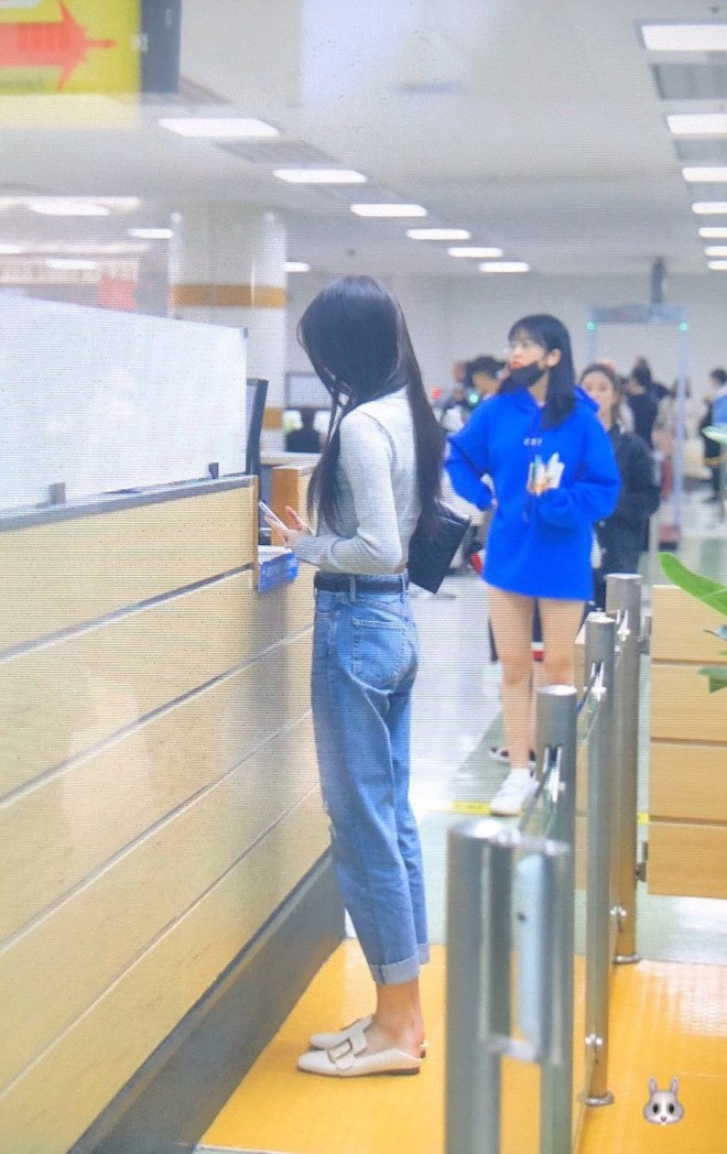 Outfit sân bay bị chê tơi tả vì lỗi thời, Jang Won Young (IZ*ONE) vẫn thừa sức cân đẹp với body cực đỉnh - Ảnh 10.