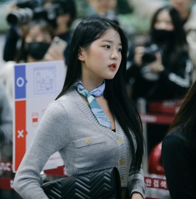 Outfit sân bay bị chê tơi tả vì lỗi thời, Jang Won Young (IZ*ONE) vẫn thừa sức cân đẹp với body cực đỉnh - Ảnh 6.