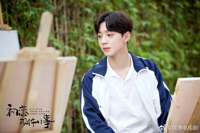 A Little Thing Called First Love bản Trung tung teaser tiểu đường: Chưa đầy một phút Lai Kuan Lin ôm nữ chính 800 lần? - Ảnh 3.