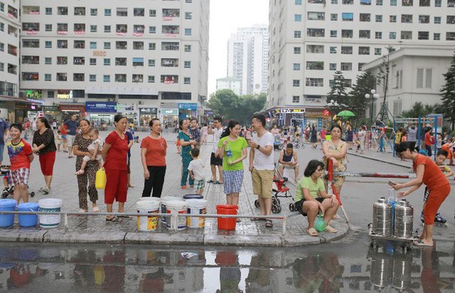 Nước sạch sông Đà bốc mùi lạ: Vẫn chưa rõ nguyên nhân - Ảnh 1.