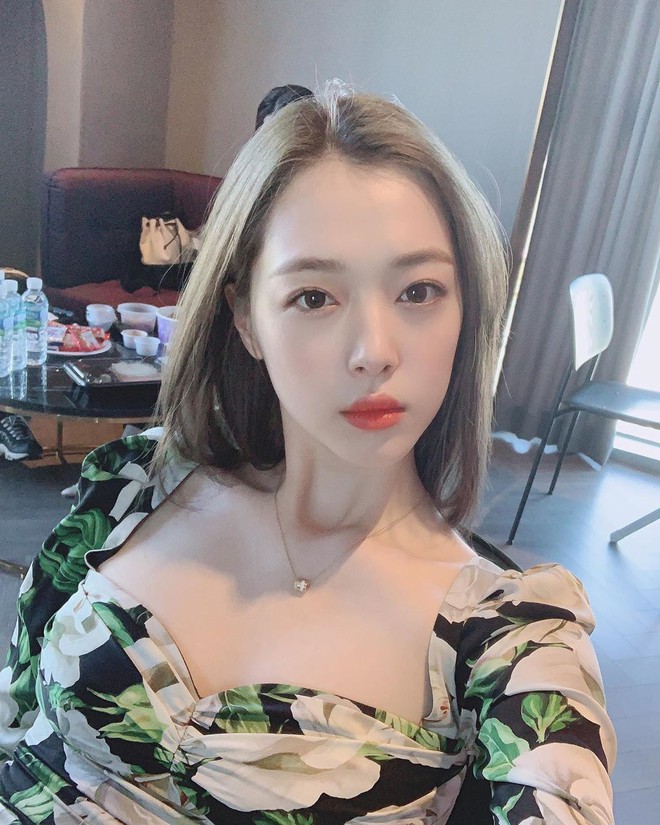 Sulli đúng là nhan sắc độc nhất vô nhị của Kpop: Không kiểu tóc nào có thể dìm, còn biến 2 kiểu khó thẩm thấu thành hot trend - Ảnh 15.