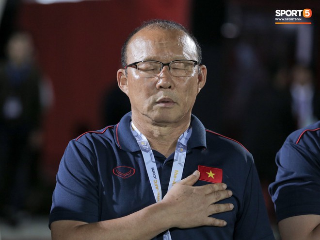 Thắng thuyết phục Indonesia, HLV Park Hang-seo vẫn xin lỗi tuyển thủ Việt Nam - Ảnh 2.