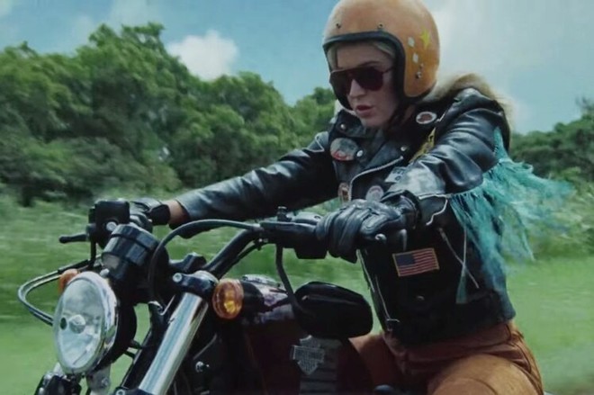 Katy Perry ra mắt MV mới Harleys In Hawaii như để kéo dài sự flop của bản thân: Đẹp, và chỉ có thế thôi! - Ảnh 2.