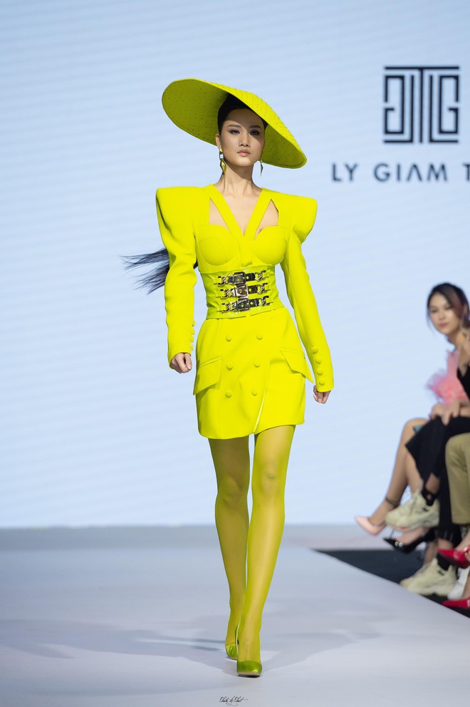 Bị chê catwalk tệ, Thúy Vân vẫn đắt show hơn Hương Ly tại Hoa hậu Hoàn vũ VN - Ảnh 11.