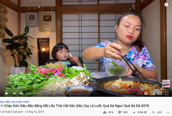 Giữa lúc Bà Tân Vlog lao đao, có một YouTuber ẩm thực khác đang “lên như diều gặp gió” với hơn 1,2 triệu subscribers - Ảnh 16.