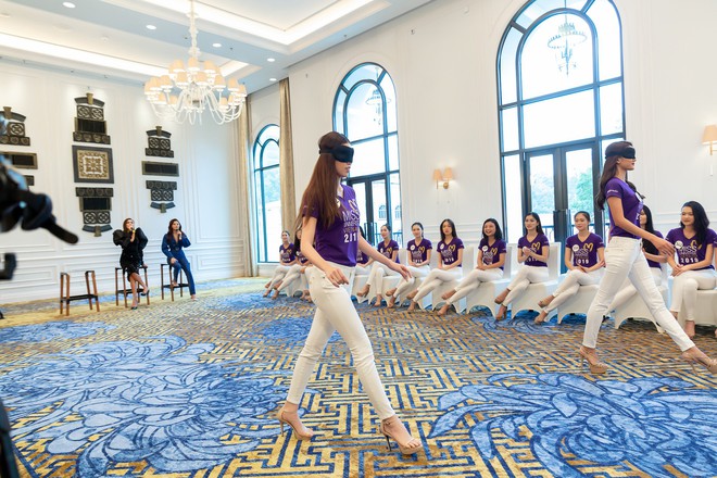 Bị chê catwalk tệ, Thúy Vân vẫn đắt show hơn Hương Ly tại Hoa hậu Hoàn vũ VN - Ảnh 3.