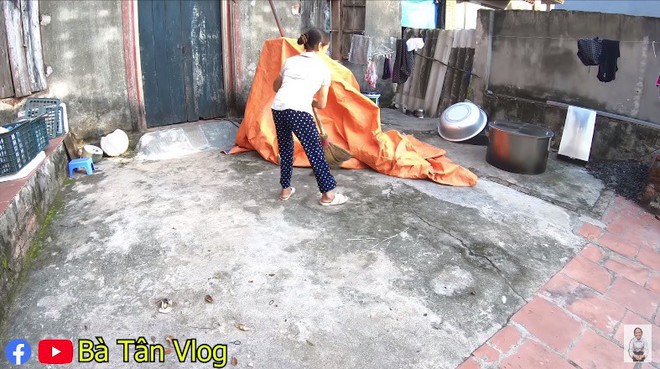 Giữa lùm xùm bị tố này tố kia, Bà Tân Vlog bất ngờ được dân mạng bênh chằm chặp vì tìm lại được đoạn clip này - Ảnh 4.