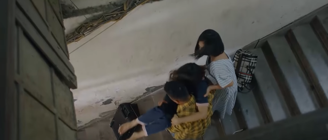 Preview Hoa Hồng Tr&ecirc;n Ngực Tr&aacute;i tập 21: Khu&ecirc; động thai, b&eacute; Bống ph&aacute;t hiện ra b&iacute; mật của Tr&agrave; d&igrave; ghẻ - Ảnh 7.