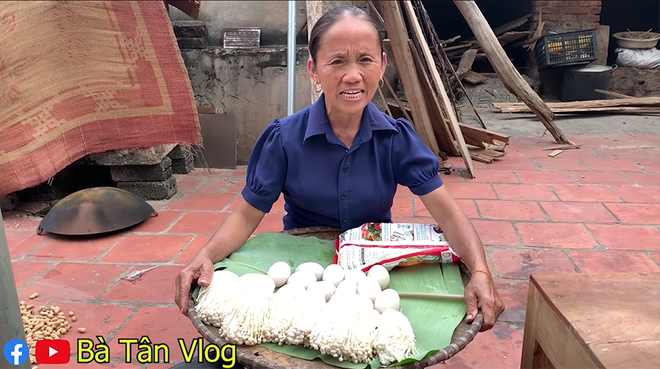 Giữa giông bão lùm xùm, Bà Tân Vlog vẫn ra clip mới, đại diện truyền thông tiết lộ không dám cho bà đọc bất cứ bình luận nào - Ảnh 1.