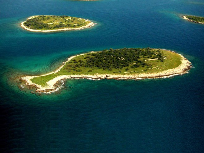 Hòn đảo hình chú cá bé xinh đang khiến du khách toàn cầu truy tìm, nhưng ai cũng phải “dè chừng” khi biết nơi này ẩn chứa 1 bí mật từ thời cổ đại - Ảnh 7.