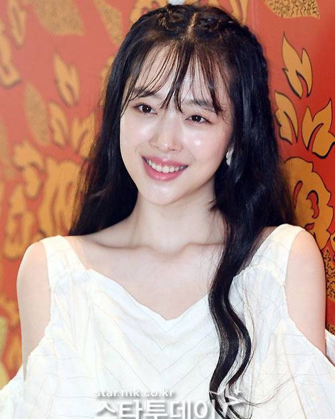 Xôn xao về chi tiết đáng ngờ nhất tại hiện trường vụ Sulli tự tử, netizen hoang mang cực độ - Ảnh 3.
