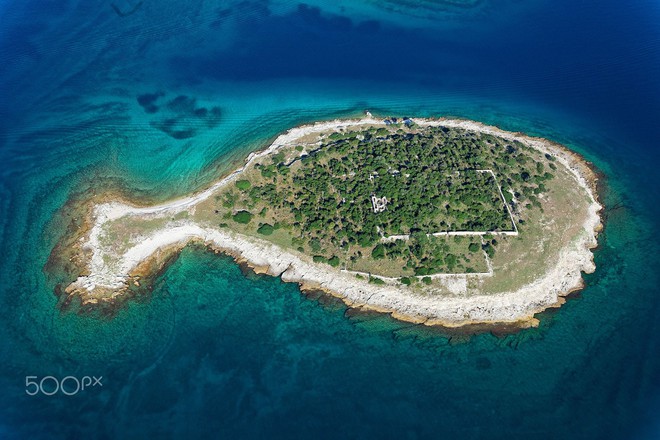 Hòn đảo hình chú cá bé xinh đang khiến du khách toàn cầu truy tìm, nhưng ai cũng phải “dè chừng” khi biết nơi này ẩn chứa 1 bí mật từ thời cổ đại - Ảnh 6.