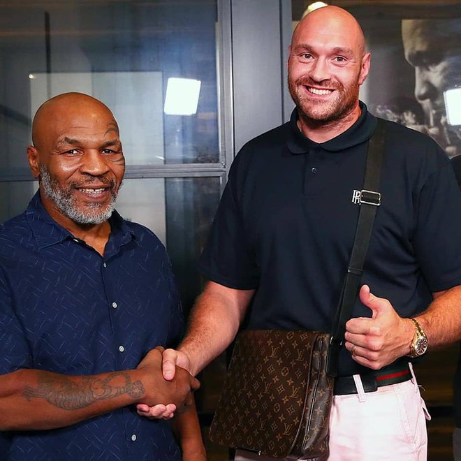 Choáng với khả năng đỉnh cao của huyền thoại Mike Tyson ở tuổi 53: Tốc độ ra đòn nhanh như chớp mắt, khiến lớp trẻ phải hoàn toàn bái phục - Ảnh 2.